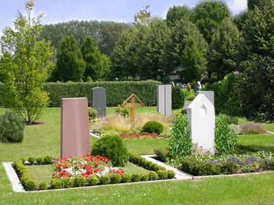 Bild vergrößern: Friedhof - Mustergräber